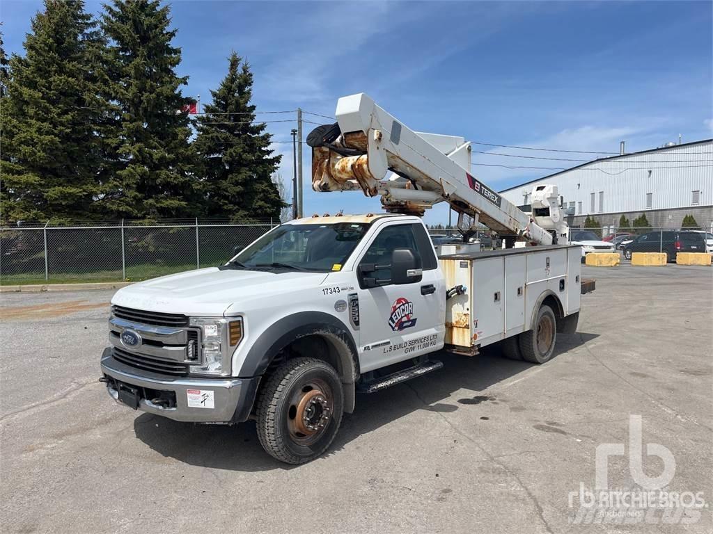 Ford F-550 المنصات الهوائية المثبتة على مقطورة