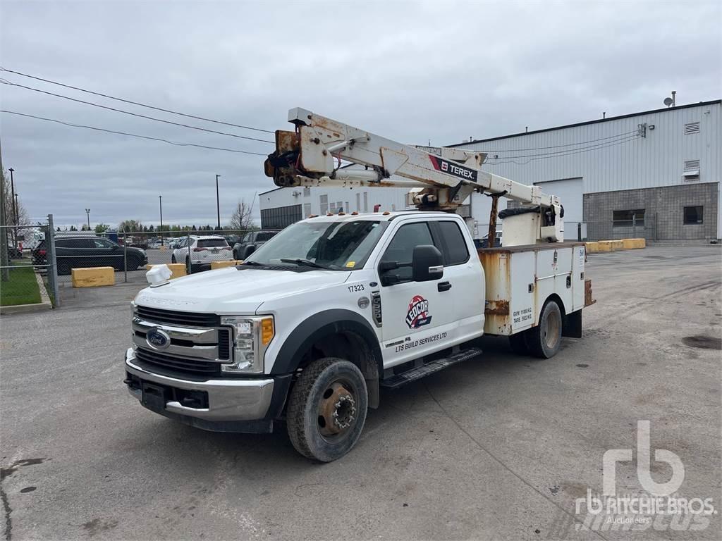 Ford F-550 المنصات الهوائية المثبتة على مقطورة