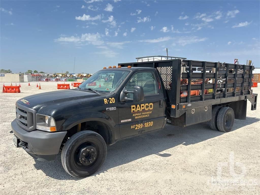 Ford F-550 شاحنات مسطحة/مفصلية الجوانب