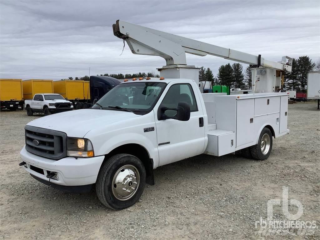Ford F-550 المنصات الهوائية المثبتة على مقطورة