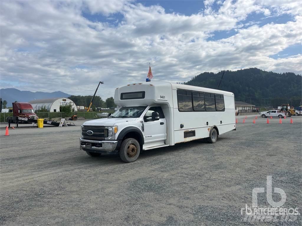 Ford F-550 حافلة داخل المدينة