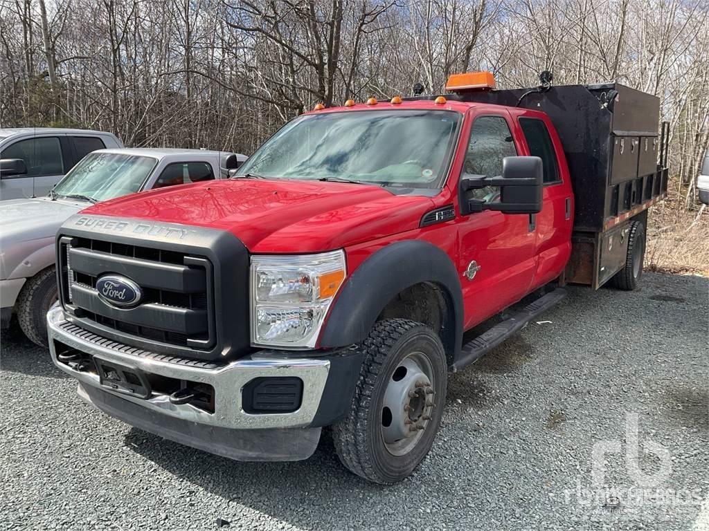Ford F-550 شاحنات مسطحة/مفصلية الجوانب
