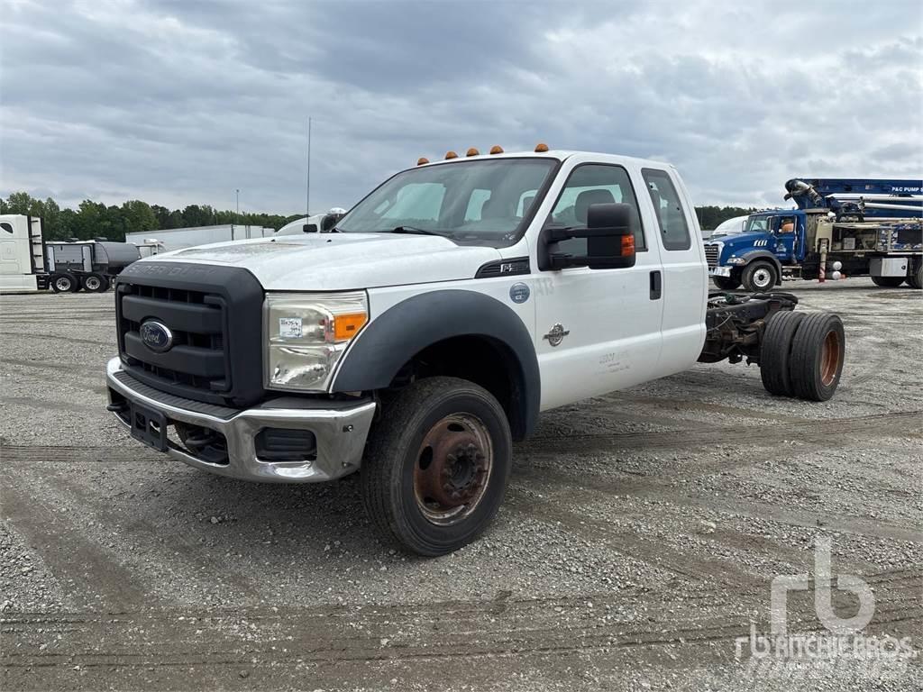 Ford F-550 ماكينات منفعة عامة