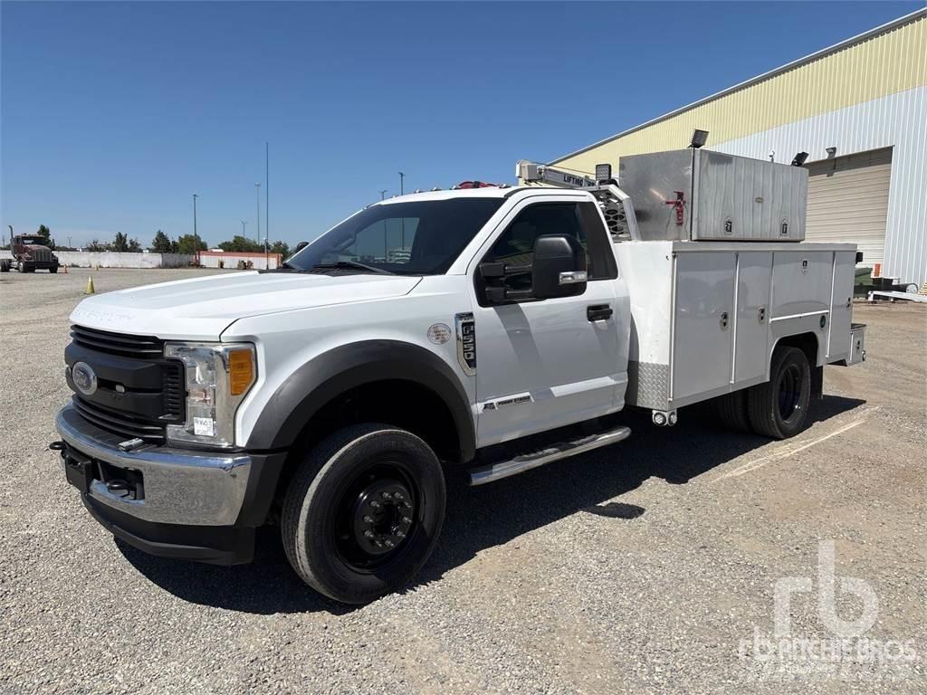 Ford F-550 مركبات الأغراض العامة