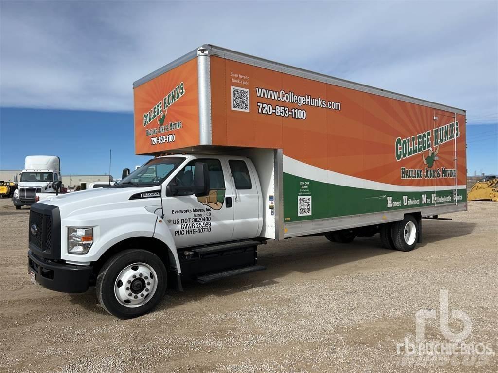 Ford F-650 شاحنة مقفلة