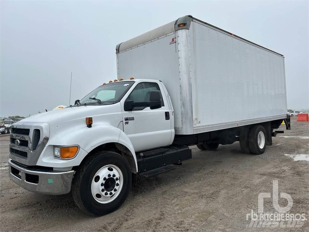 Ford F-650 شاحنة مقفلة