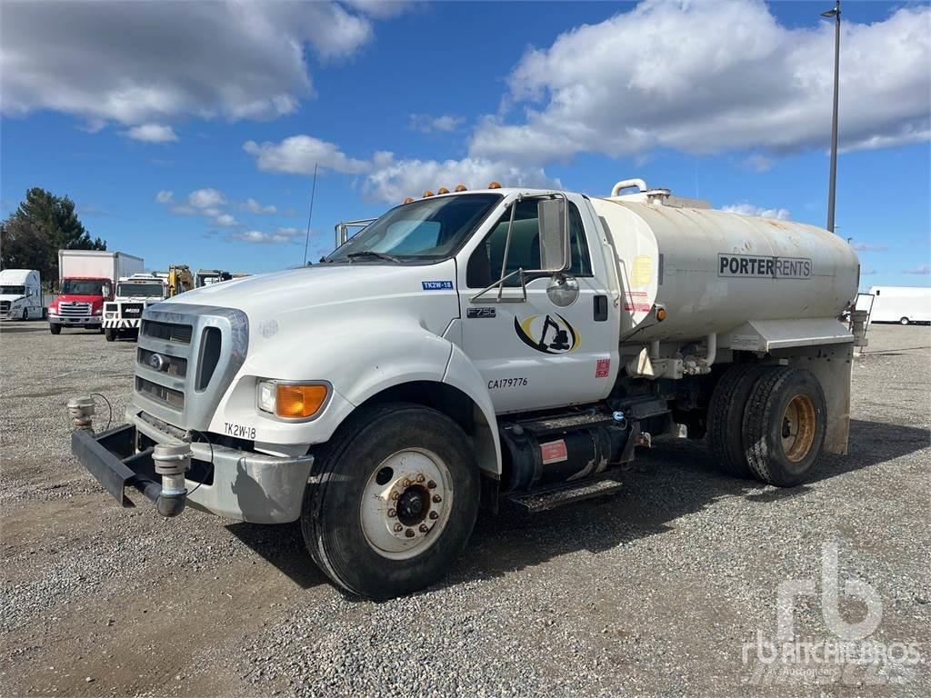 Ford F-750 صهاريج مياه