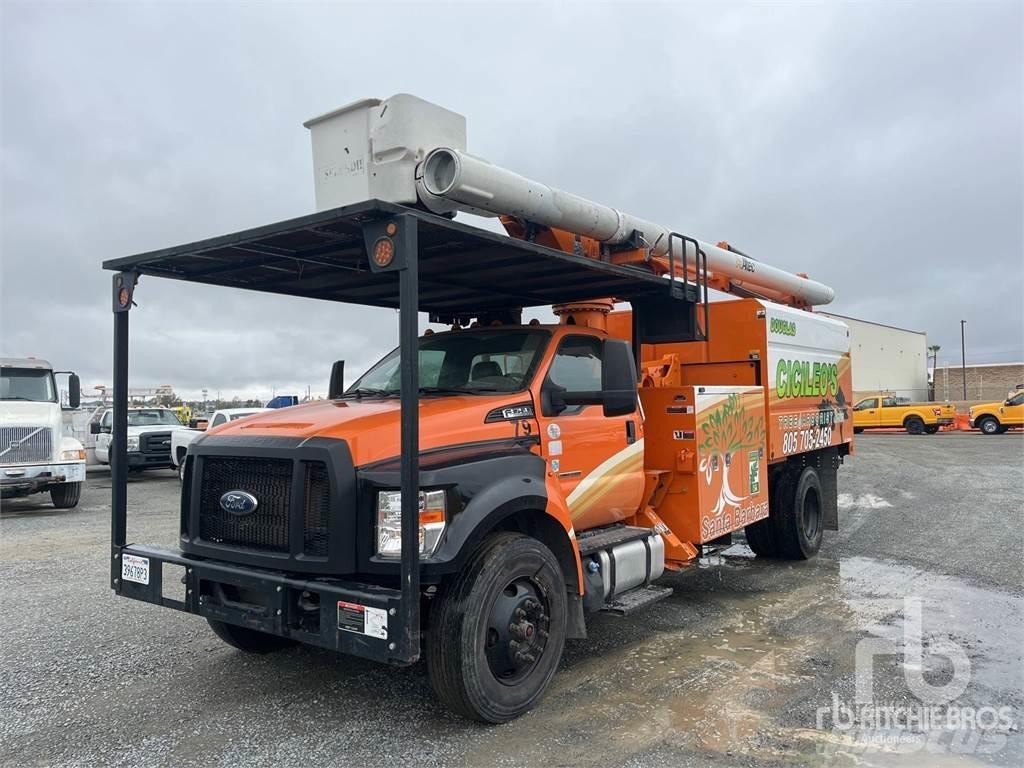 Ford F-750 المنصات الهوائية المثبتة على مقطورة