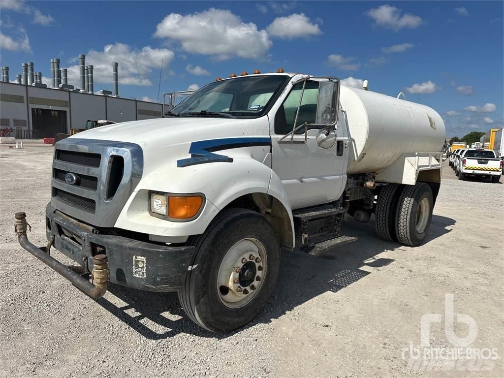 Ford F-750 صهاريج مياه
