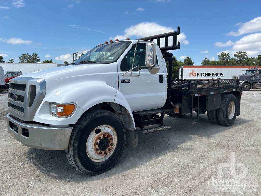 Ford F-750 شاحنات مسطحة/مفصلية الجوانب