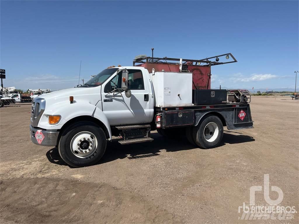 Ford F-750 شاحنات ذات صهاريج