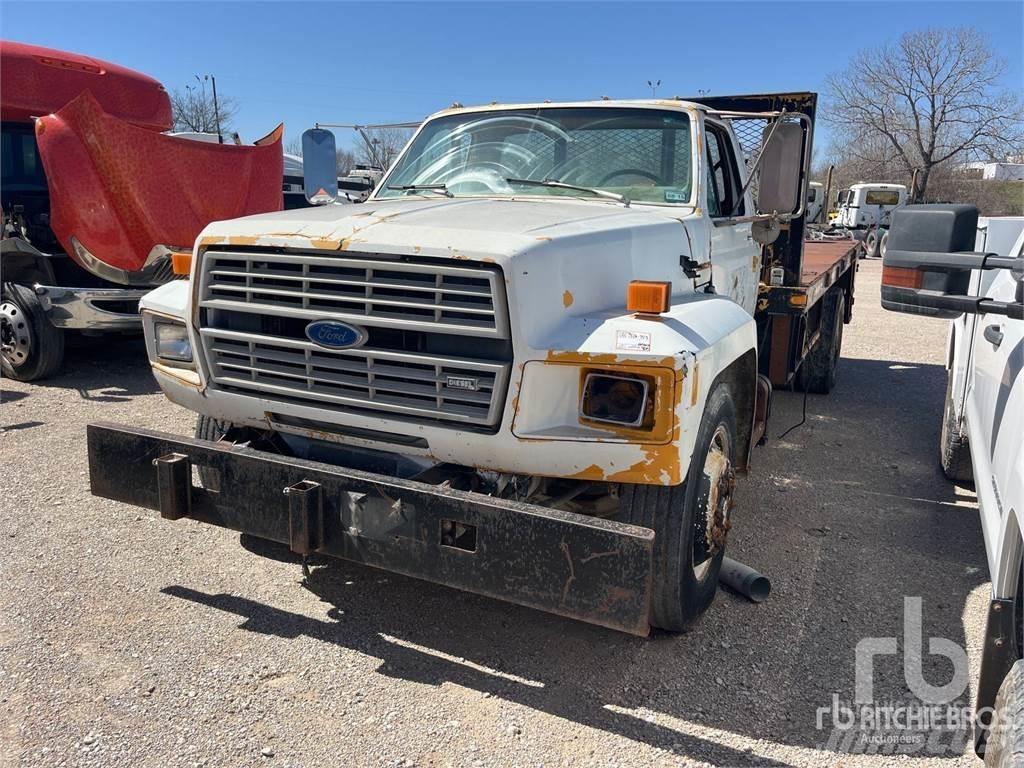 Ford F-800 شاحنات مسطحة/مفصلية الجوانب