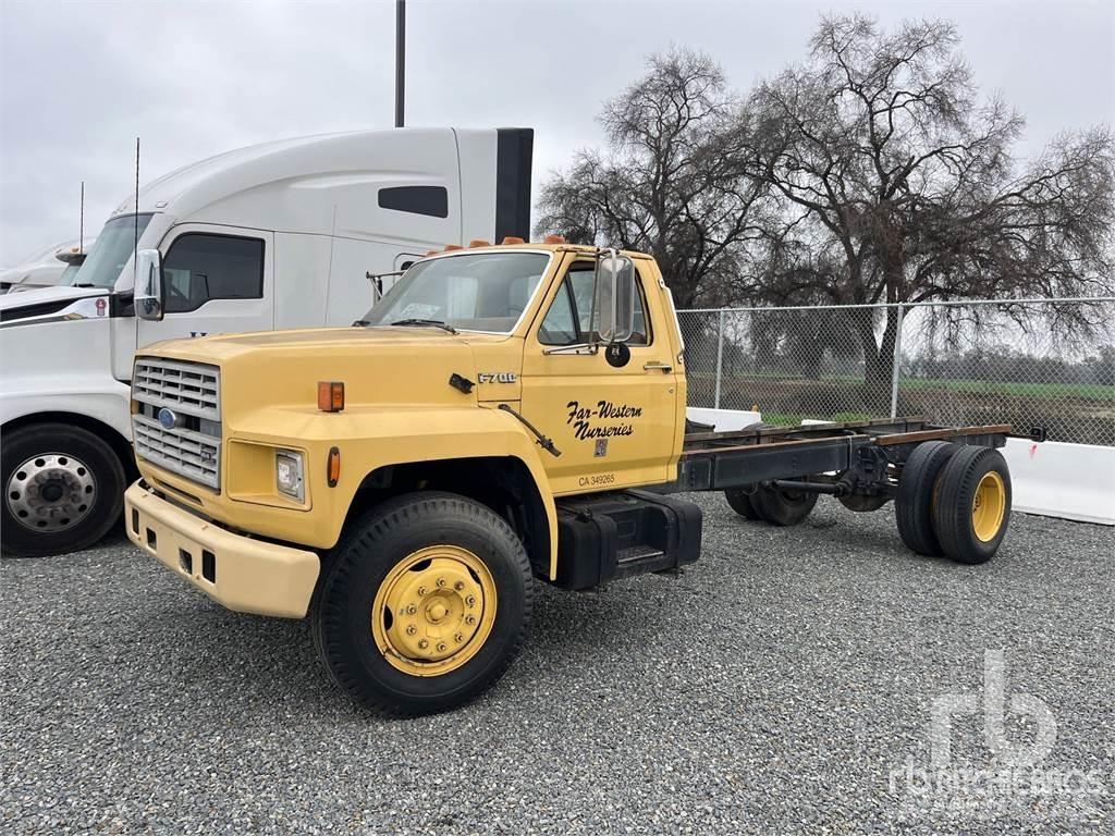 Ford F700 شاحنات بمقصورة وهيكل