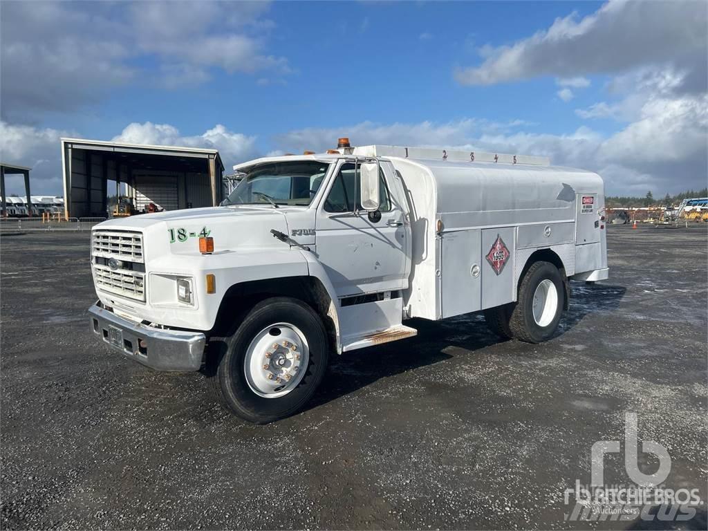 Ford F700 شاحنات ذات صهاريج