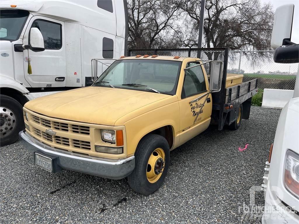 Ford F700 شاحنات مسطحة/مفصلية الجوانب