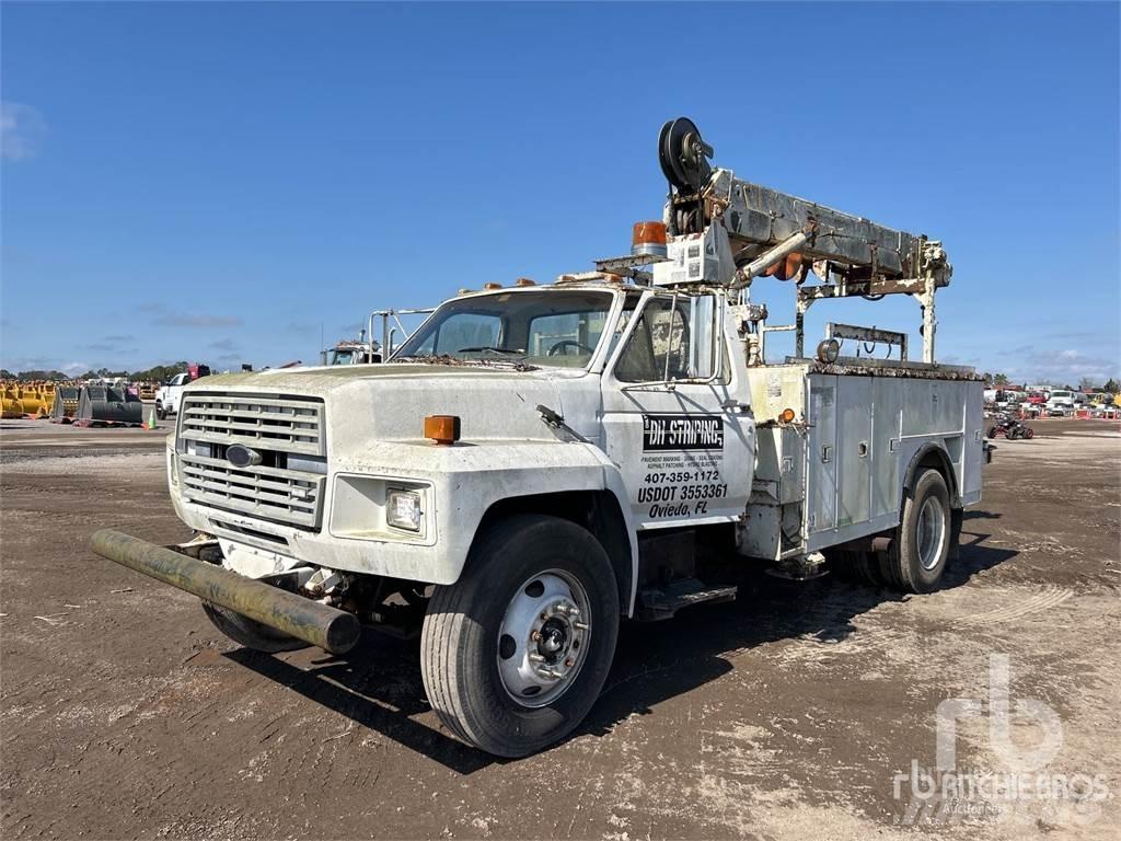 Ford F7000 شاحنات المعدات  المحمولة لحفر الآبار