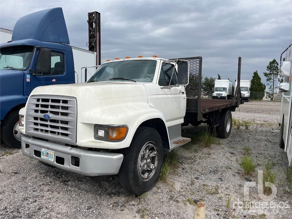 Ford F800 شاحنات مسطحة/مفصلية الجوانب