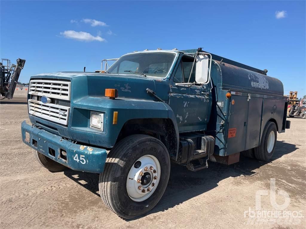 Ford F800 شاحنات ذات صهاريج