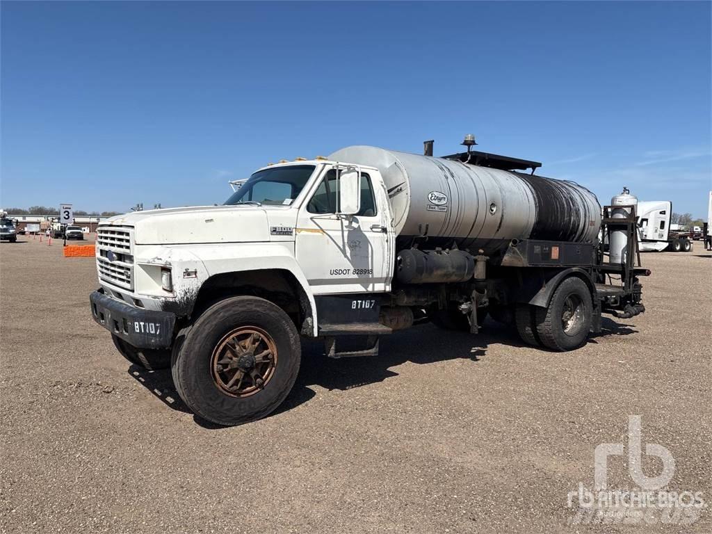 Ford F800 رشاشات بيتومين