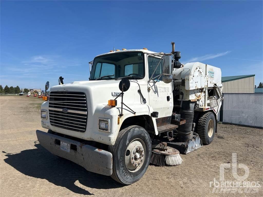 Ford L7000 شاحنات كاسحة
