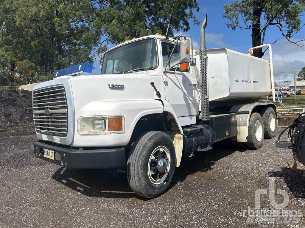 Ford L8000 صهاريج مياه