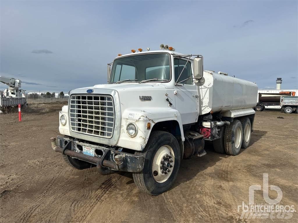 Ford LN8000 صهاريج مياه