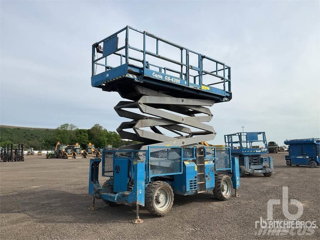 Genie GS4390 رافعات مقصية الشكل