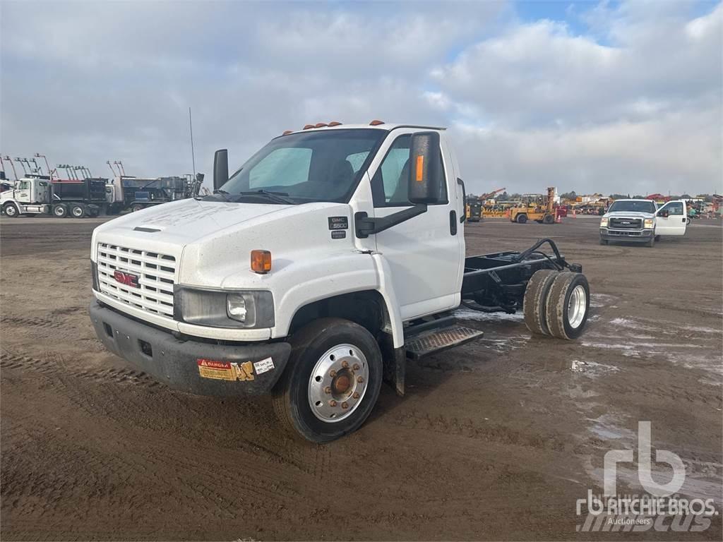 GMC C5500 شاحنات بمقصورة وهيكل