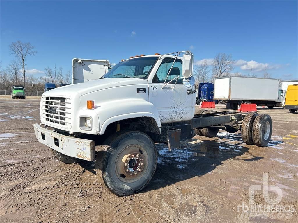 GMC C6500 شاحنات بمقصورة وهيكل