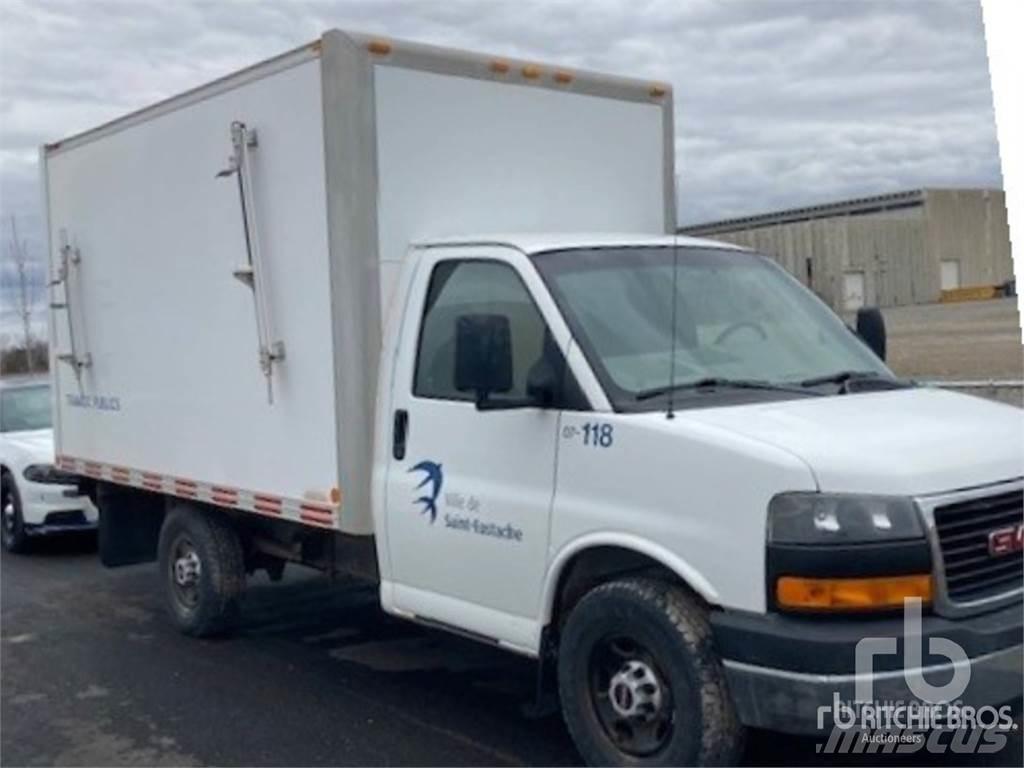 GMC SAVANA 3500 شاحنة مقفلة