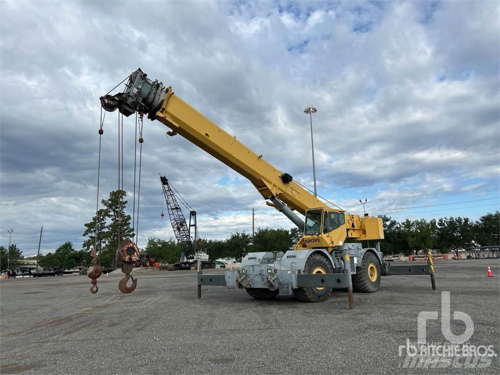 Grove RT700E رافعات الطرق الوعرة