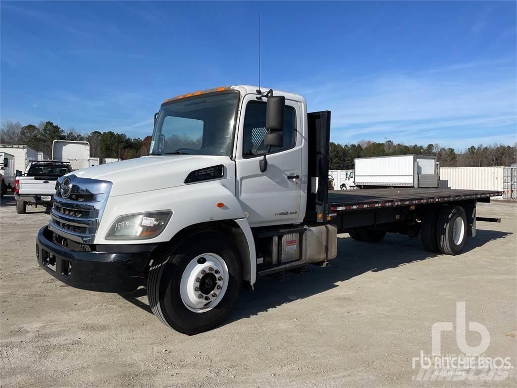 Hino 268 شاحنات مسطحة/مفصلية الجوانب