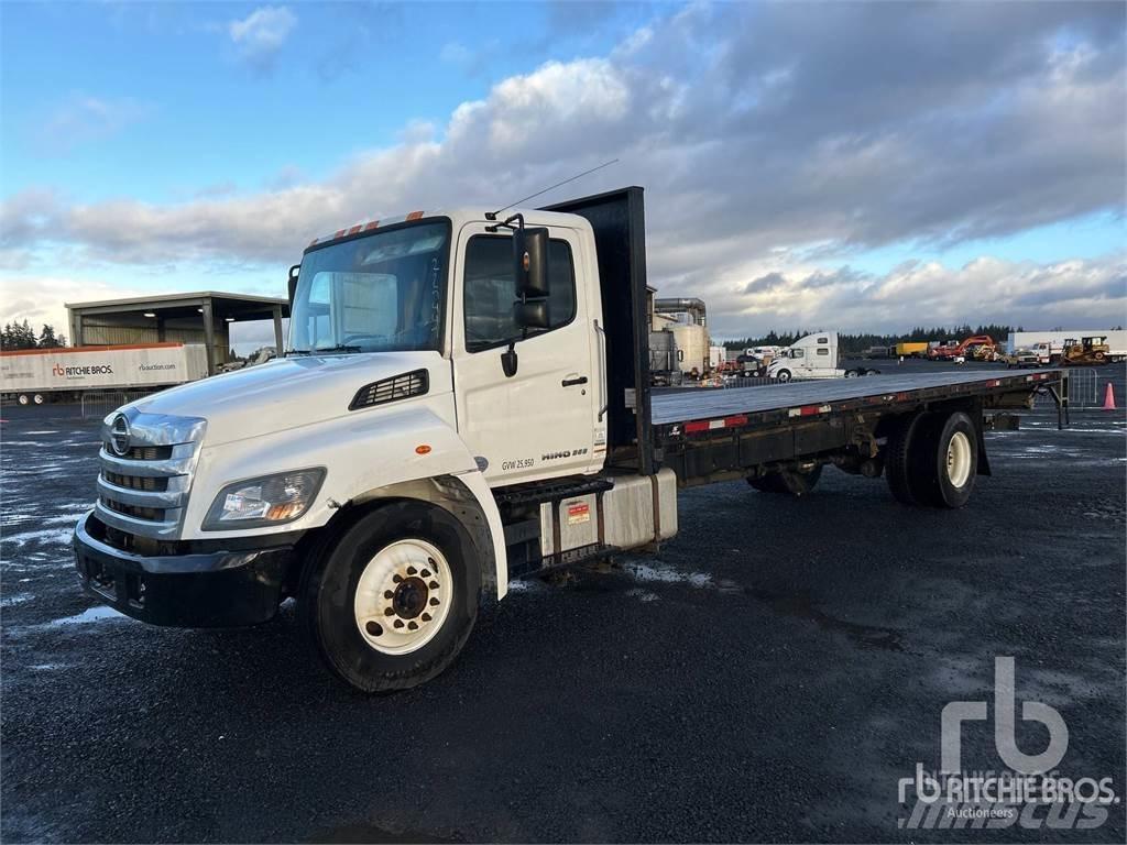 Hino 268 شاحنات مسطحة/مفصلية الجوانب