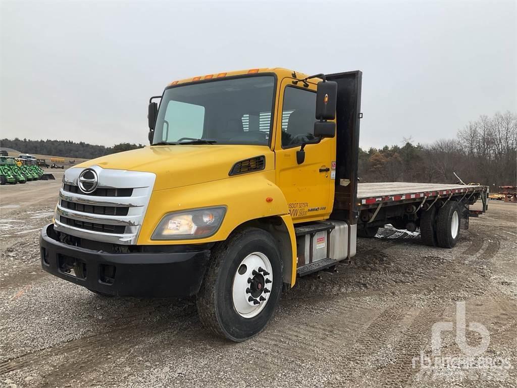 Hino 268 شاحنات مسطحة/مفصلية الجوانب