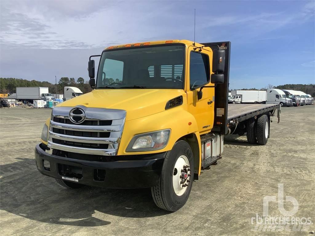 Hino 268 شاحنات مسطحة/مفصلية الجوانب