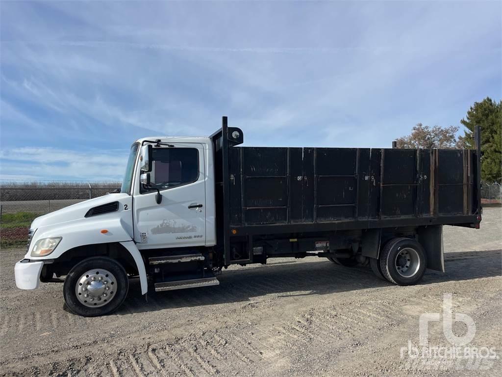 Hino 268 شاحنات مسطحة/مفصلية الجوانب