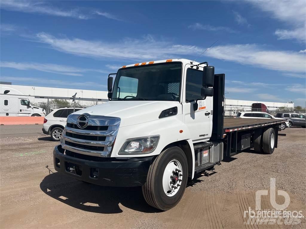 Hino 268 شاحنات مسطحة/مفصلية الجوانب