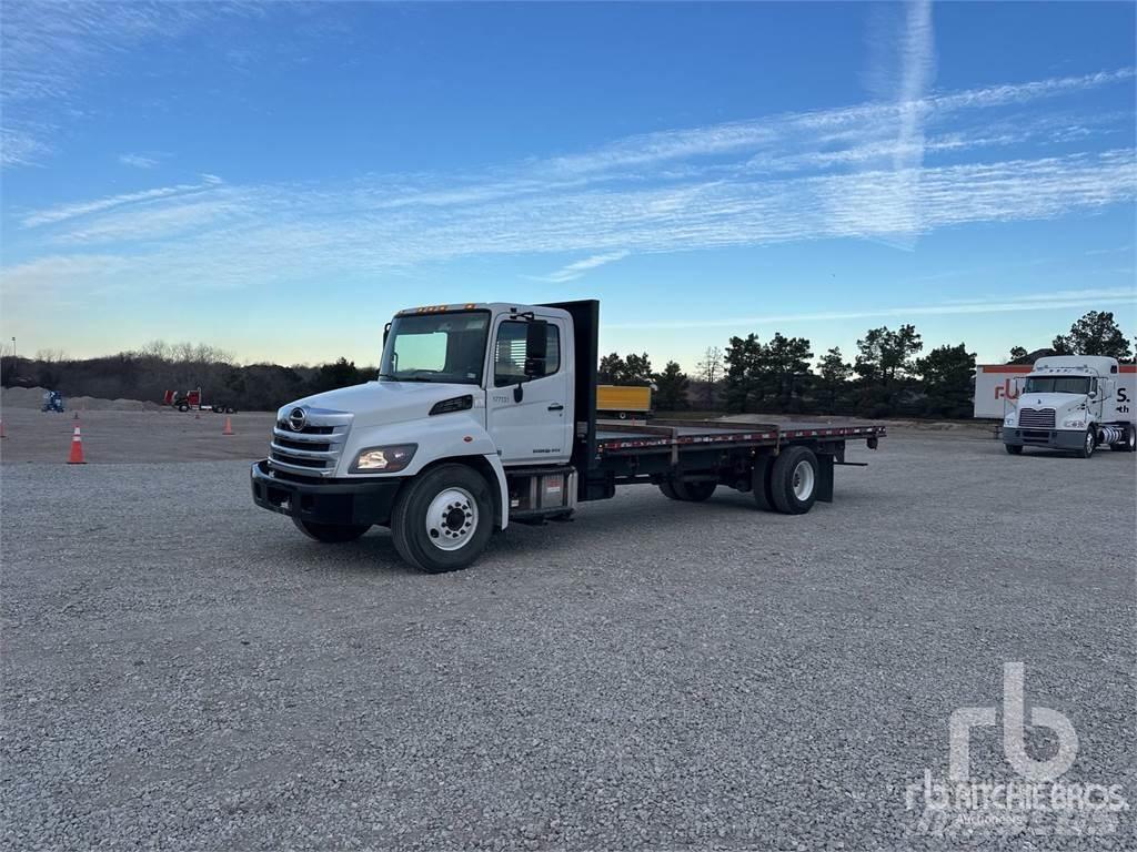 Hino 268 شاحنات مسطحة/مفصلية الجوانب