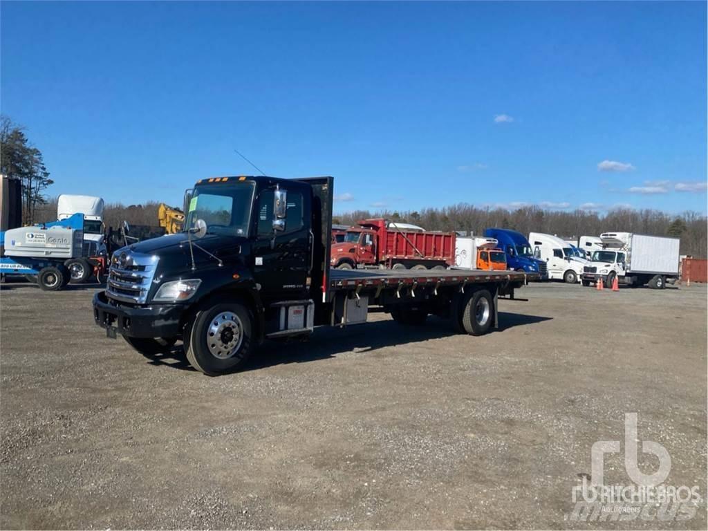 Hino 268 شاحنات مسطحة/مفصلية الجوانب