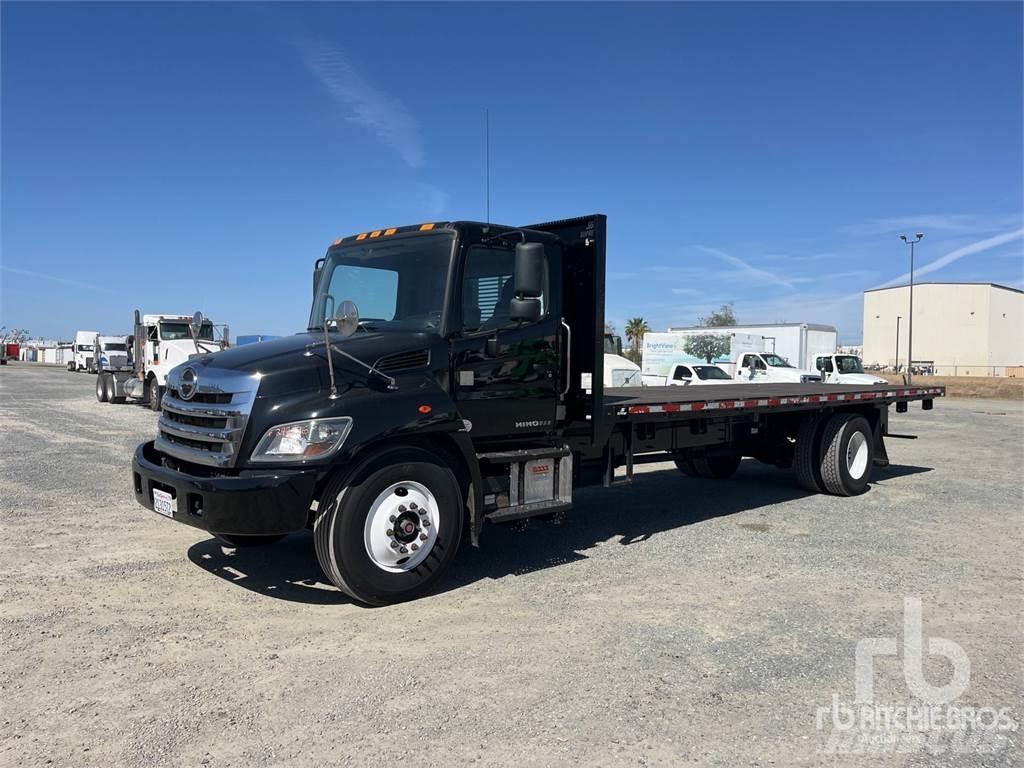 Hino 268 شاحنات مسطحة/مفصلية الجوانب