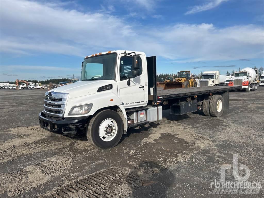 Hino 268 شاحنات مسطحة/مفصلية الجوانب