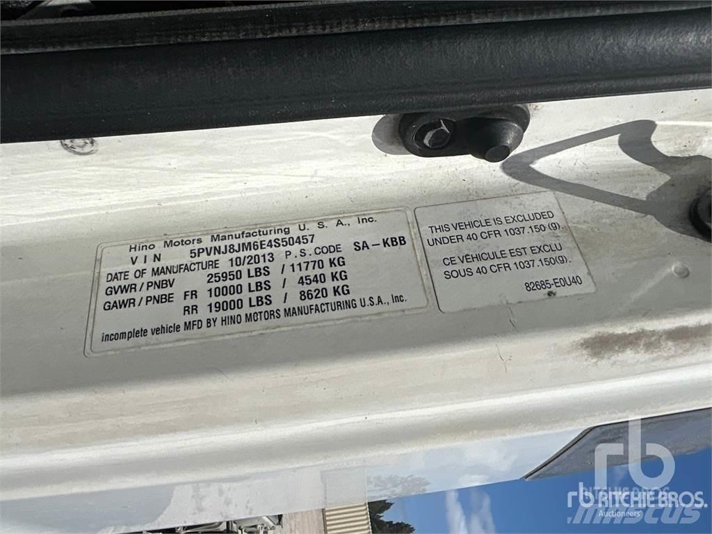 Hino 268 شاحنات بمقصورة وهيكل