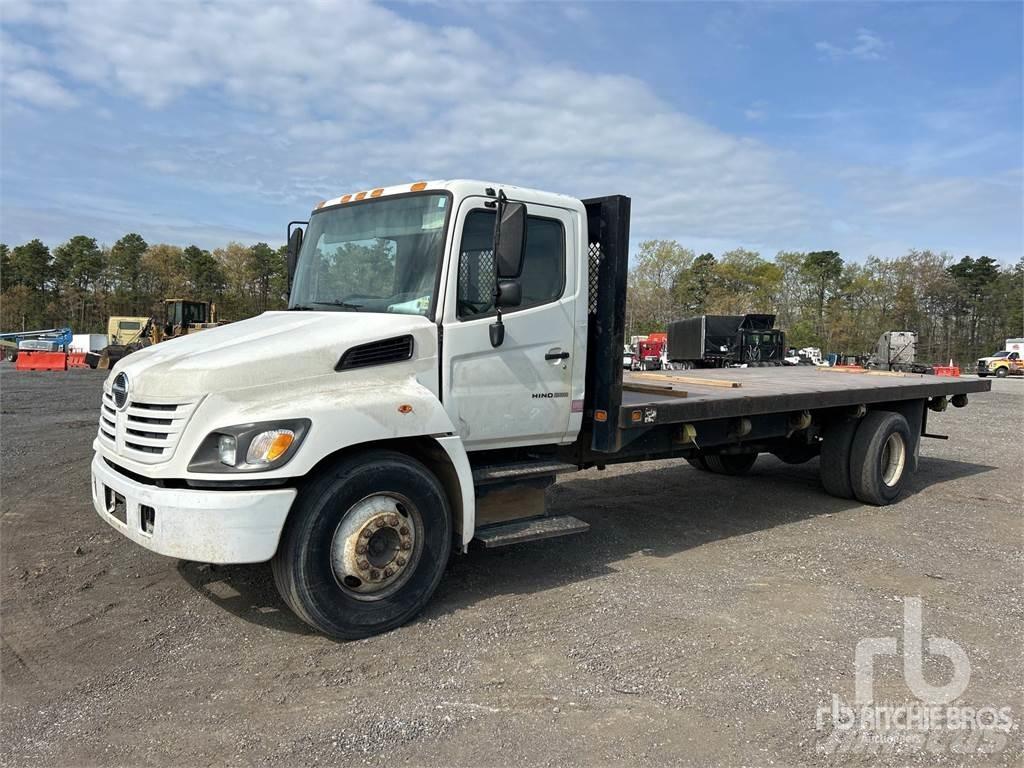 Hino 268 شاحنات مسطحة/مفصلية الجوانب