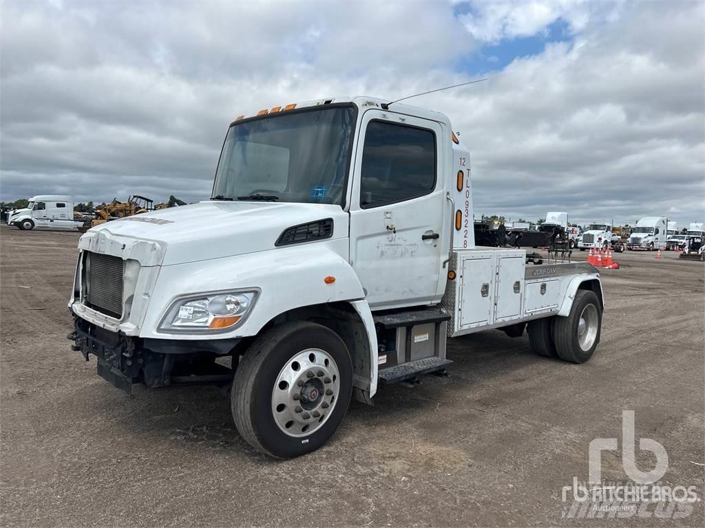 Hino 268 شاحنات مسطحة / أوناش