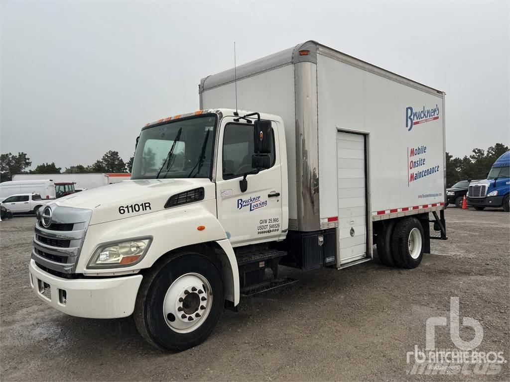 Hino 268 شاحنات ذات صهاريج