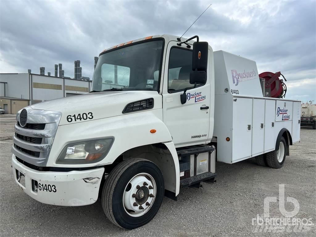 Hino 268 شاحنات ذات صهاريج