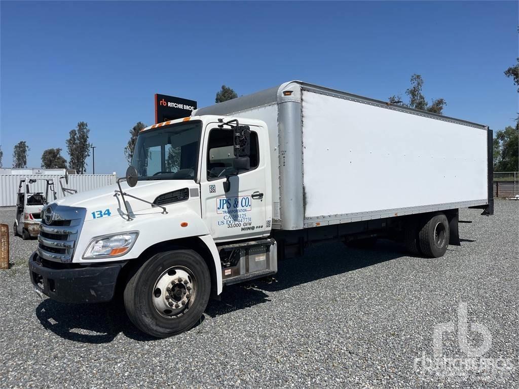 Hino 338 شاحنة مقفلة