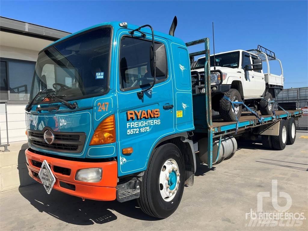 Hino FG1J شاحنات مسطحة/مفصلية الجوانب