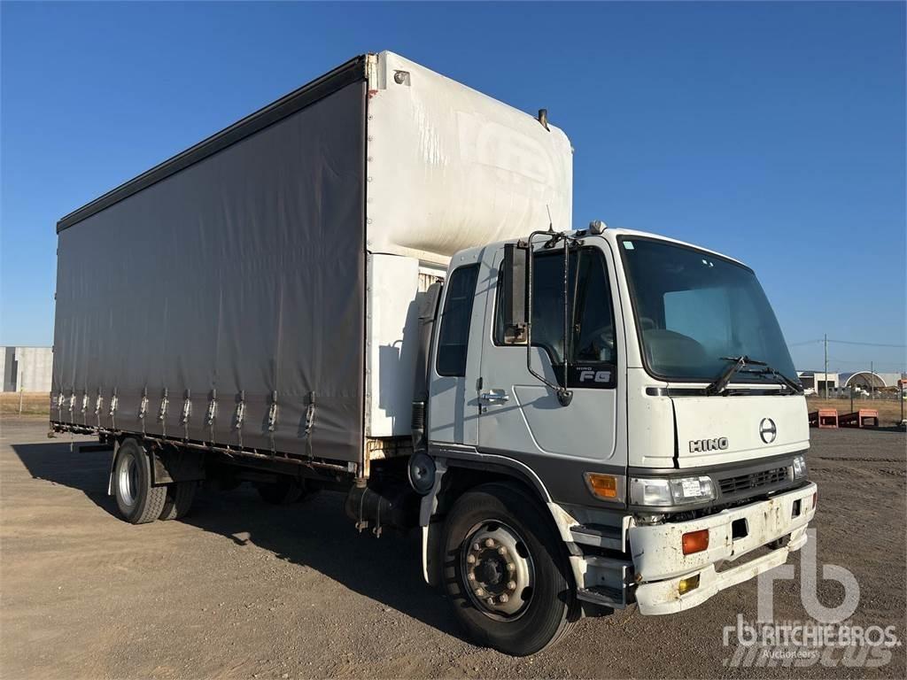 Hino FG1J شاحنات بغطاء جانبي