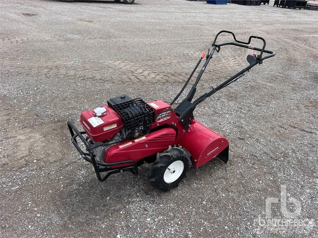 Honda FRC 800 الكاسحات وقلابات التربة ذات المحركات